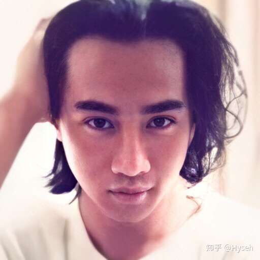黄家驹算不算帅?