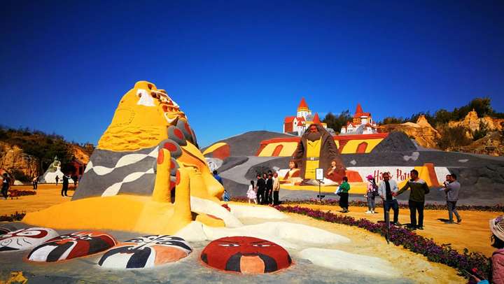 彩色沙林之旅,奇异多彩的梦幻沙雕世界