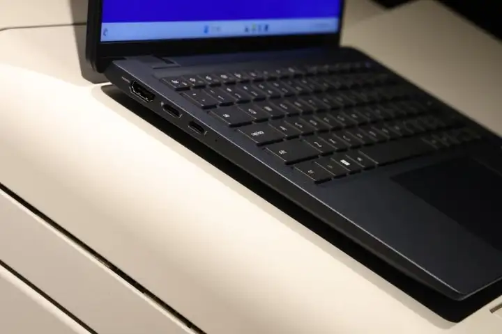 Dell Latitude 7440 2in1 Laptop 8 v2 2c96606400f434acb977d2fa1287fb02 720w