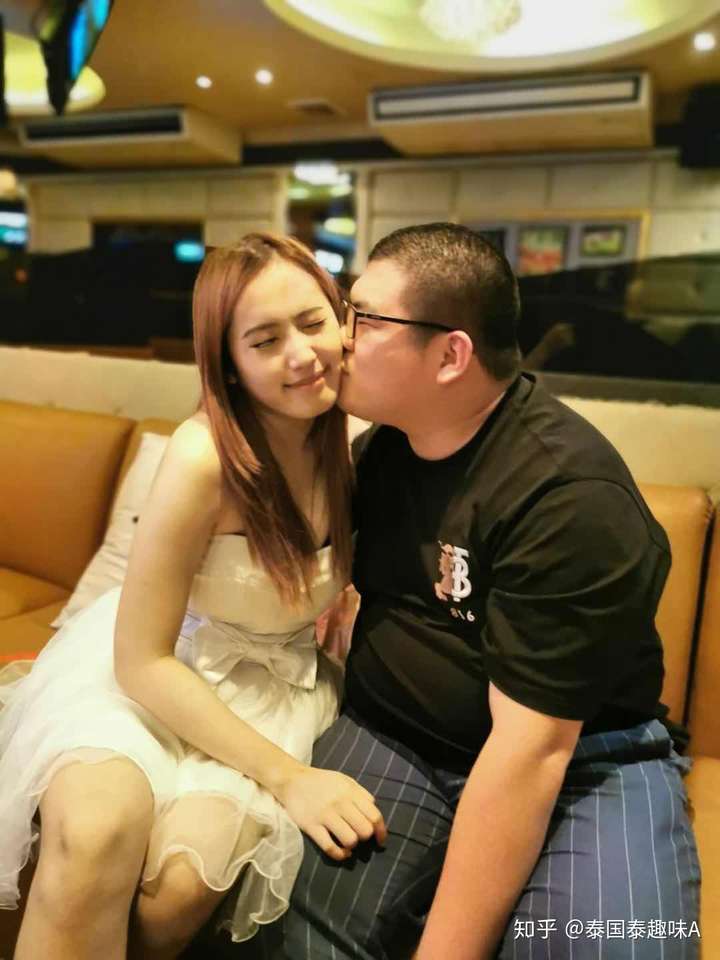 泰国红灯区,啤酒吧玩法以及里面的小游戏