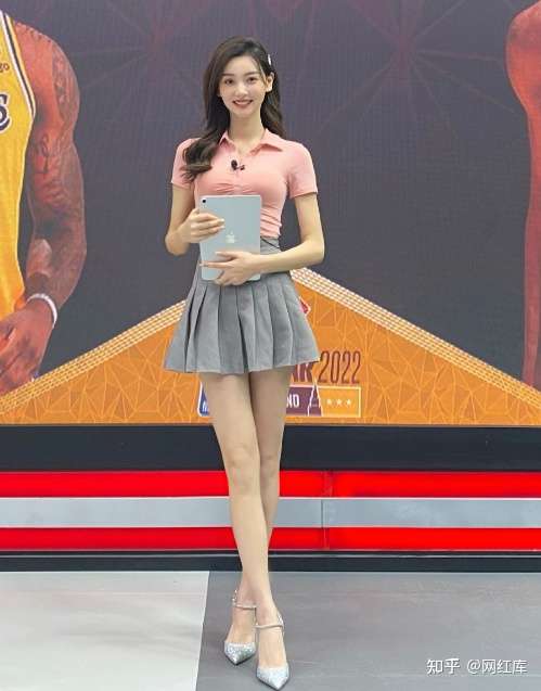 这位新晋NBA女主播，确实高颜值好身材 微博网红-第4张