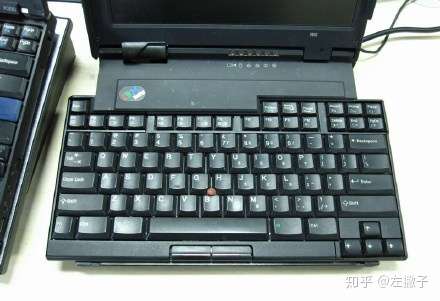 thinkpad 701c,俗称蝴蝶机 1995年的产品