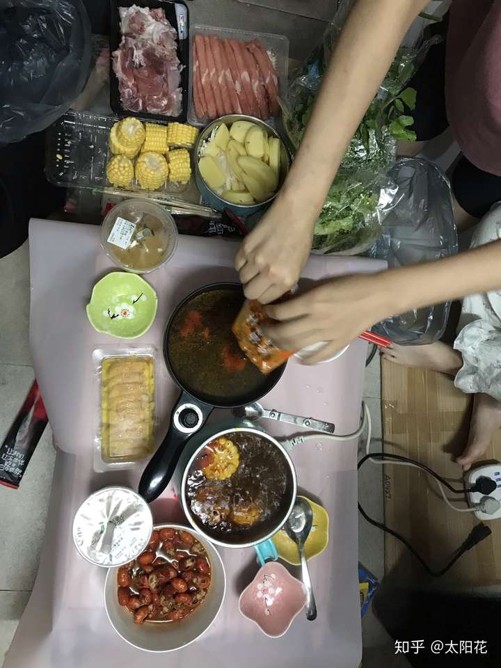 疫情开学第一个星期五宿舍自己搞聚餐哈哈哈