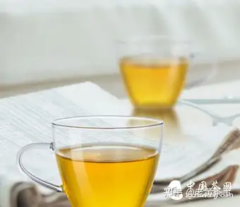 中國的茶分為綠茶,紅茶,黃茶,白茶,青茶,黑茶六大類.