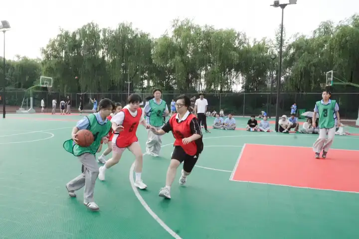 浙江省广播电视中等专业学校第七届“青春杯”篮球赛圆满落幕！(图2)
