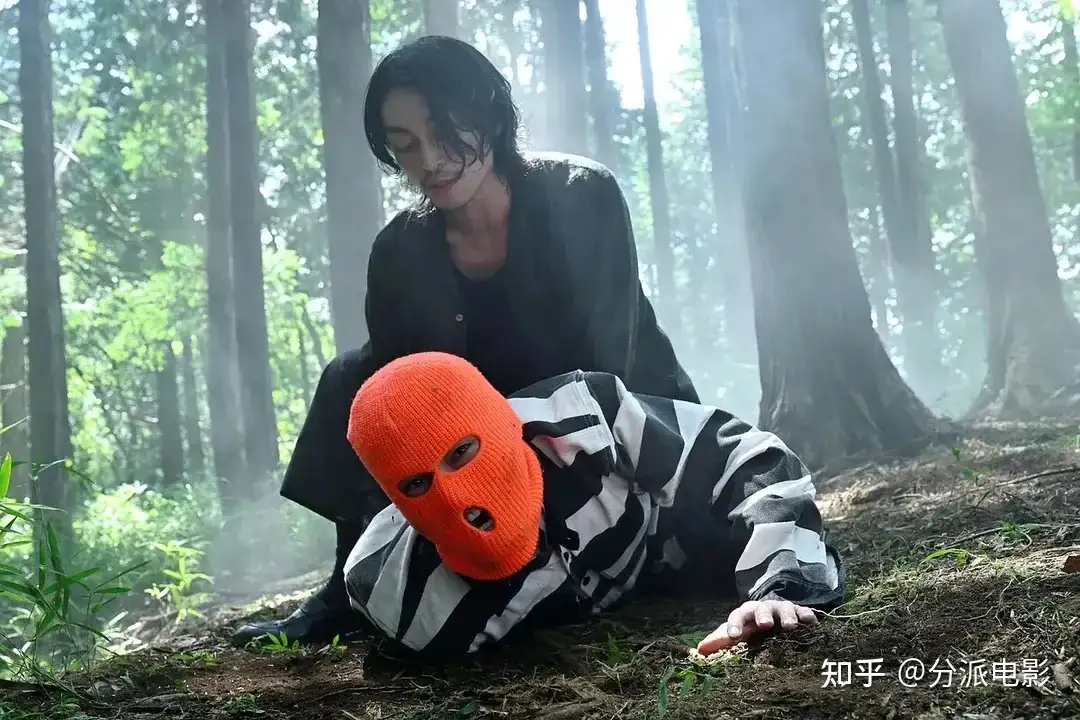 《伴人而生》荒诞又上头，本季最佳悬疑剧！