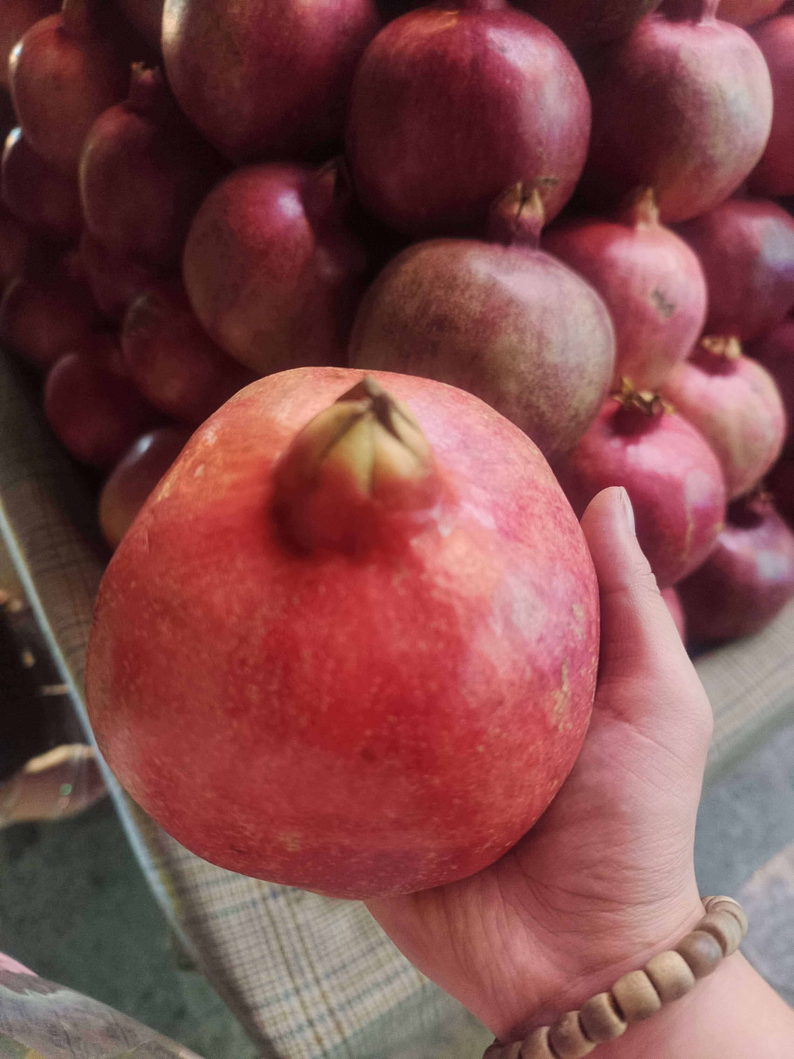 天河落星 的想法: 新疆 | 来看看新疆的大石榴 ,让你心动不… - 知乎