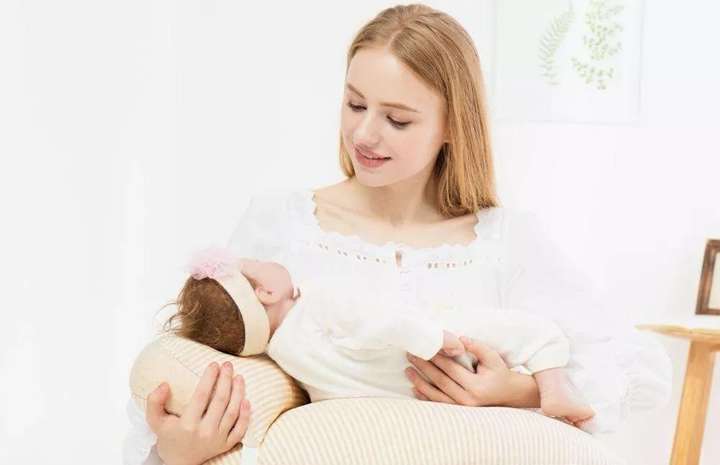 妈妈群里面咨询我们孩子母乳喂养应该持续多久？插图(2)