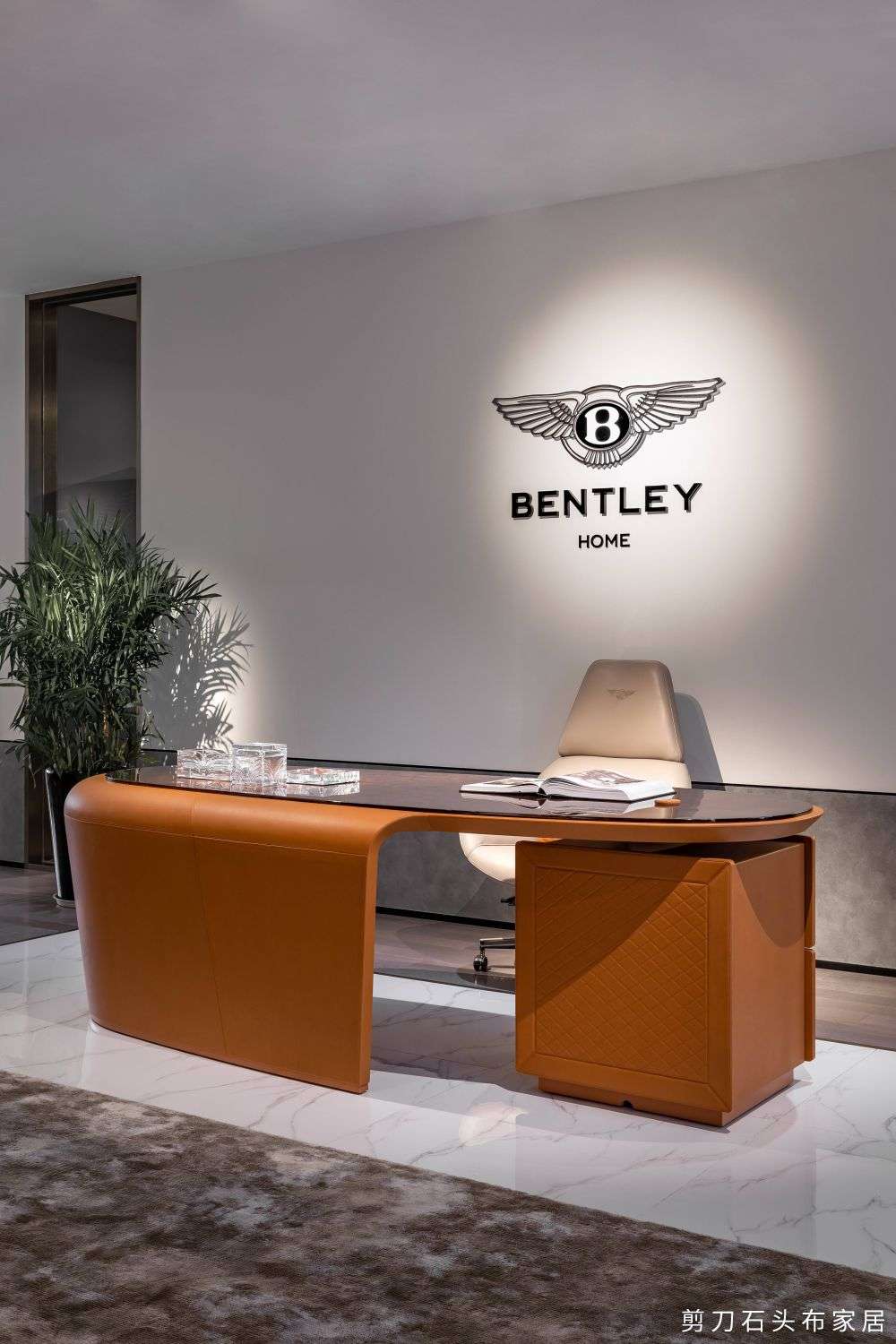 剪刀石头布家居 的想法: 宾利的办公桌 放在哪都是相当炸裂的存在