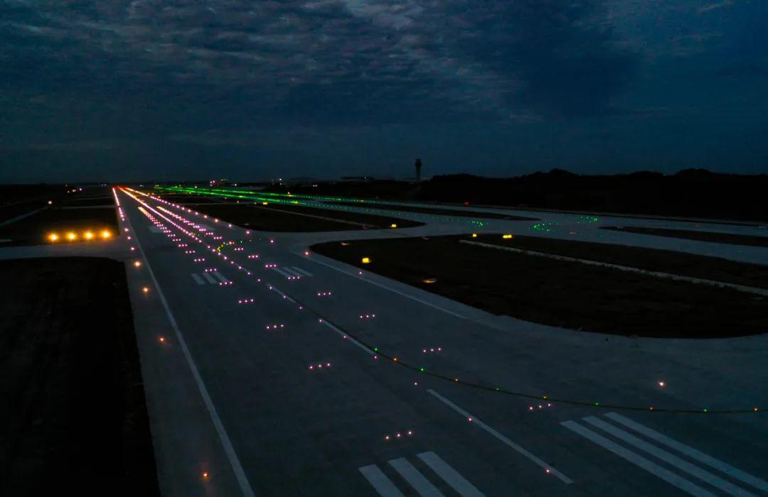 9月23日傍晚 成都天府国际机场 西一跑道全面完工并点