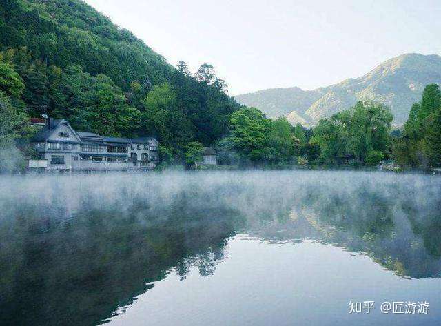 日本最 神奇 的湖 一半似温泉 一半却很清凉 四周风景美如画 知乎