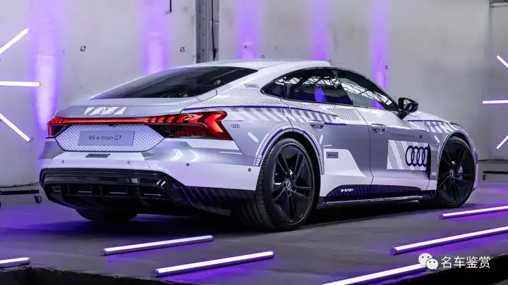奥迪rsetrongticerace限量版跑车