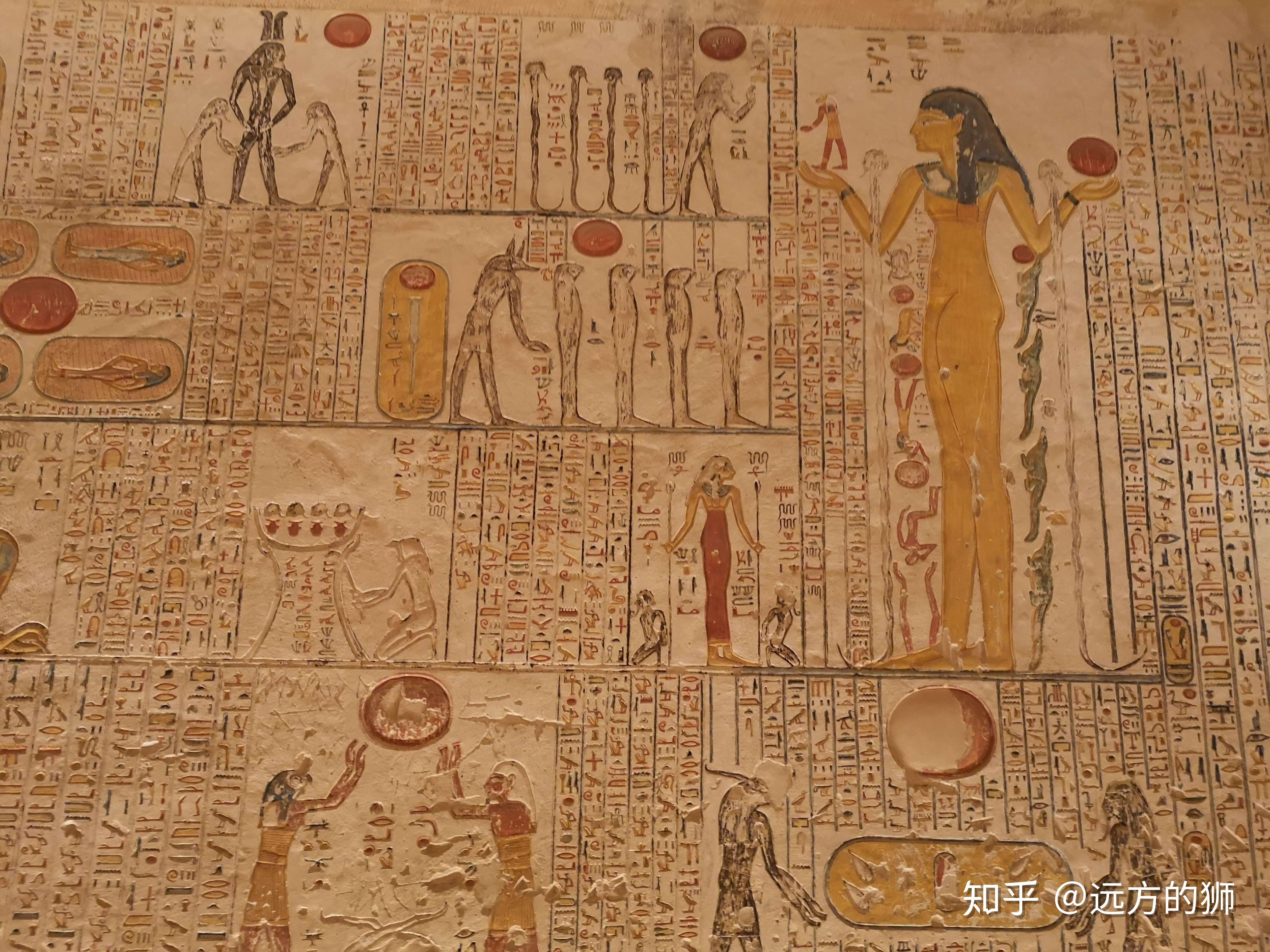古埃及人刻的壁画很壮观,表示法老向神献供奉,得到神的护佑,或法老在
