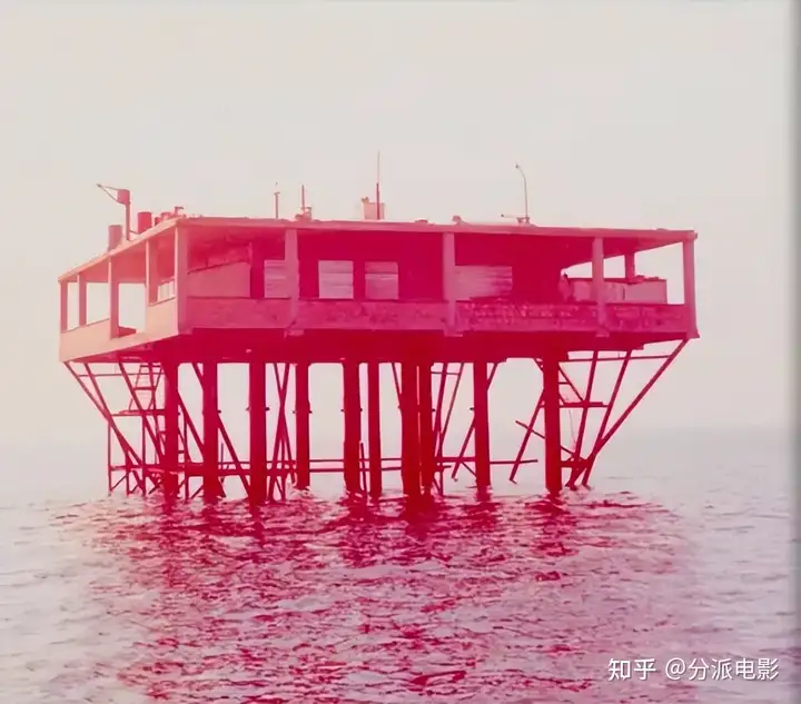 网飞高分神作《玫瑰岛的不可思议的历史》,还原真实存在的乌托邦!