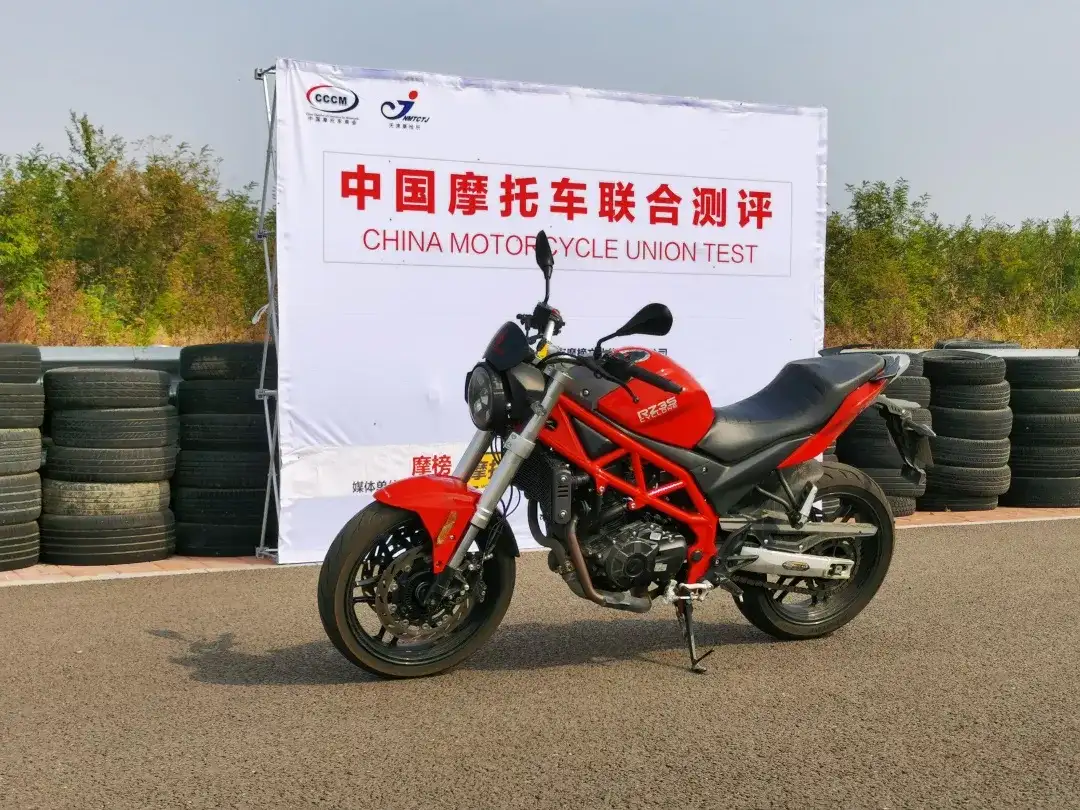撞脸杜卡迪 3万元的400cc大牌街车感受出人意料 赛科龙rz3s 中国摩托车联合测评 知乎