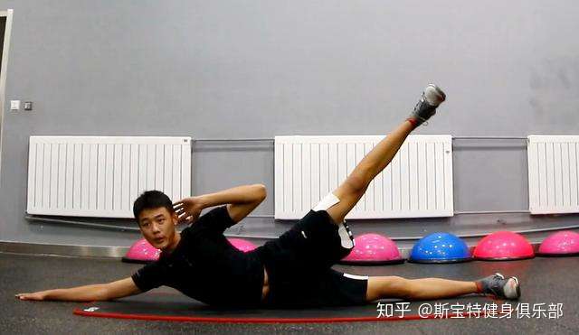 腹肌训练①丨单侧卷腹抬腿