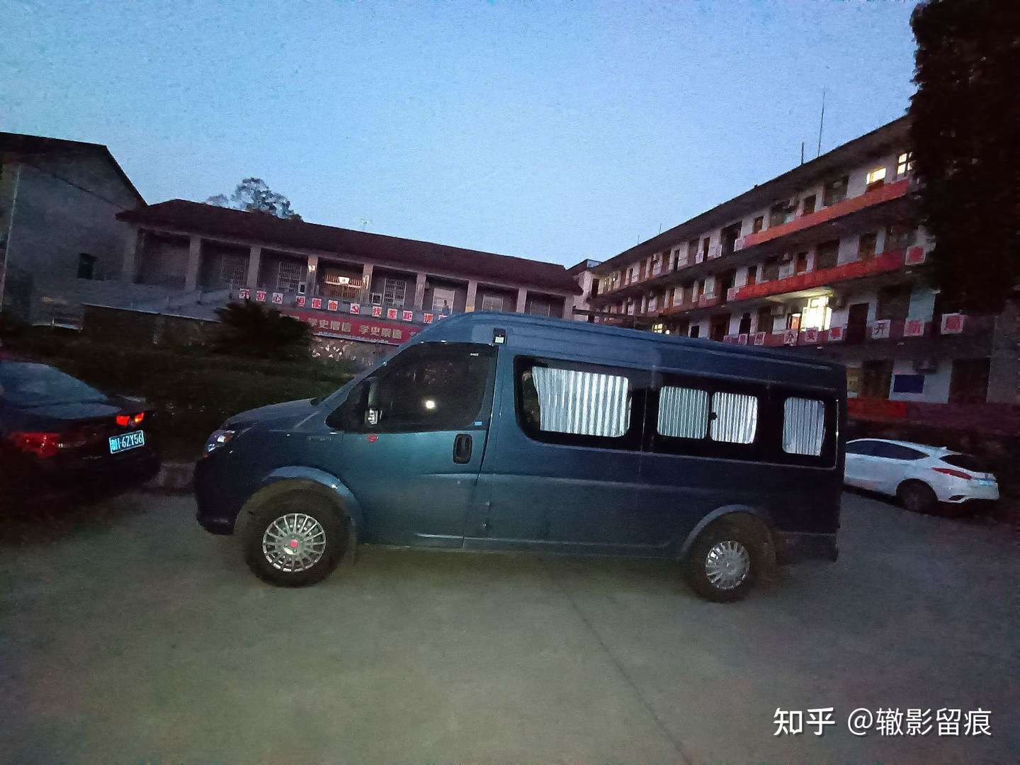 轻客改装床车 纵床与横床哪种布局好 知乎