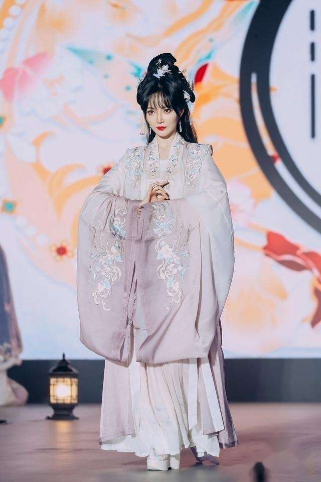 保姆级夏日汉服穿搭秘籍,轻松美出圈 保姆级夏日汉服穿搭秘籍,轻松美出圈
