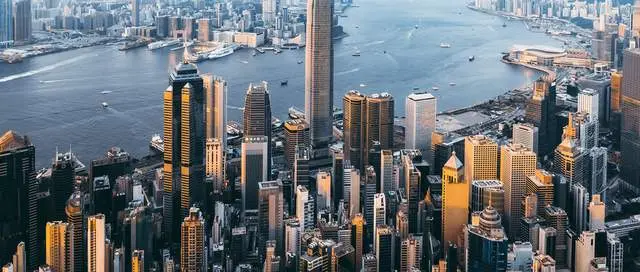 2023年新中产为什么都在搞香港身份？好处真的多！