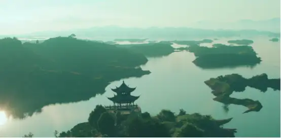 《我和我的家乡》影评：用最幽默的手法，演绎最感人的故事（涉及剧透）(我和我的家乡优质影评)