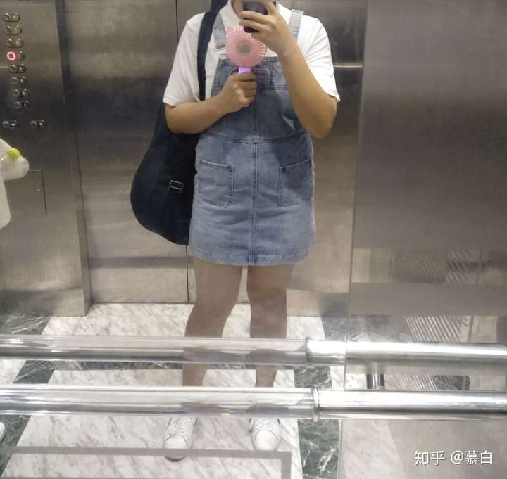 胖女孩穿裙子或者短裤会被笑吗?