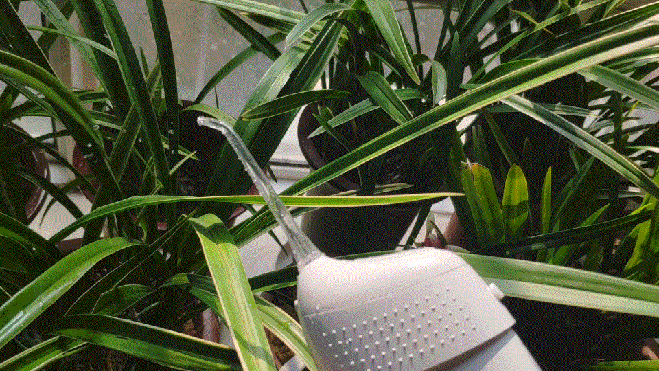 秒秒测便携式智能冲牙器——齿间洁净,一按即可