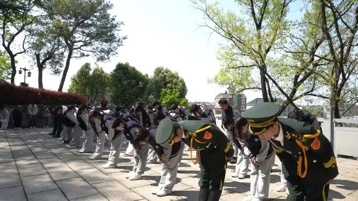 【红色校园】鲜花祭英烈 薪火永相传 | 塘栖校区开展清明祭扫活动!(图11)