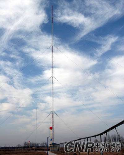 作为发射电台,功率要大,效率要高,所以只能这么大个子了.