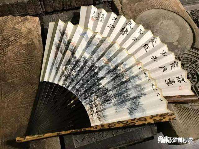 折扇我国传统的文玩之物 使用价值逐渐消退 收藏价值却在提高 知乎