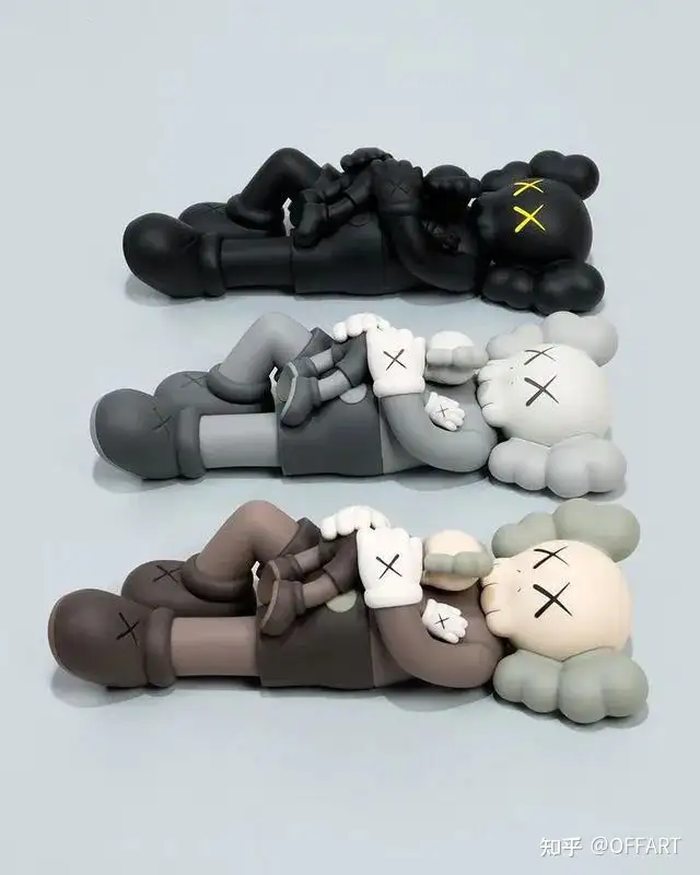 KAWS:HOLIDAY」第七站正式登陆新加坡，JJ林俊杰抢先入手KAWS新玩偶- 知乎