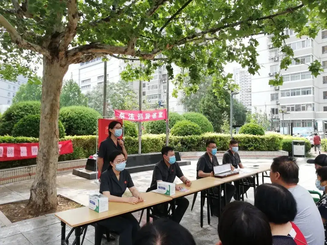 普法现场突发惊险一幕 法院干警冷静应对化险为夷 天平杯 随手拍 大赛作品展播 知乎