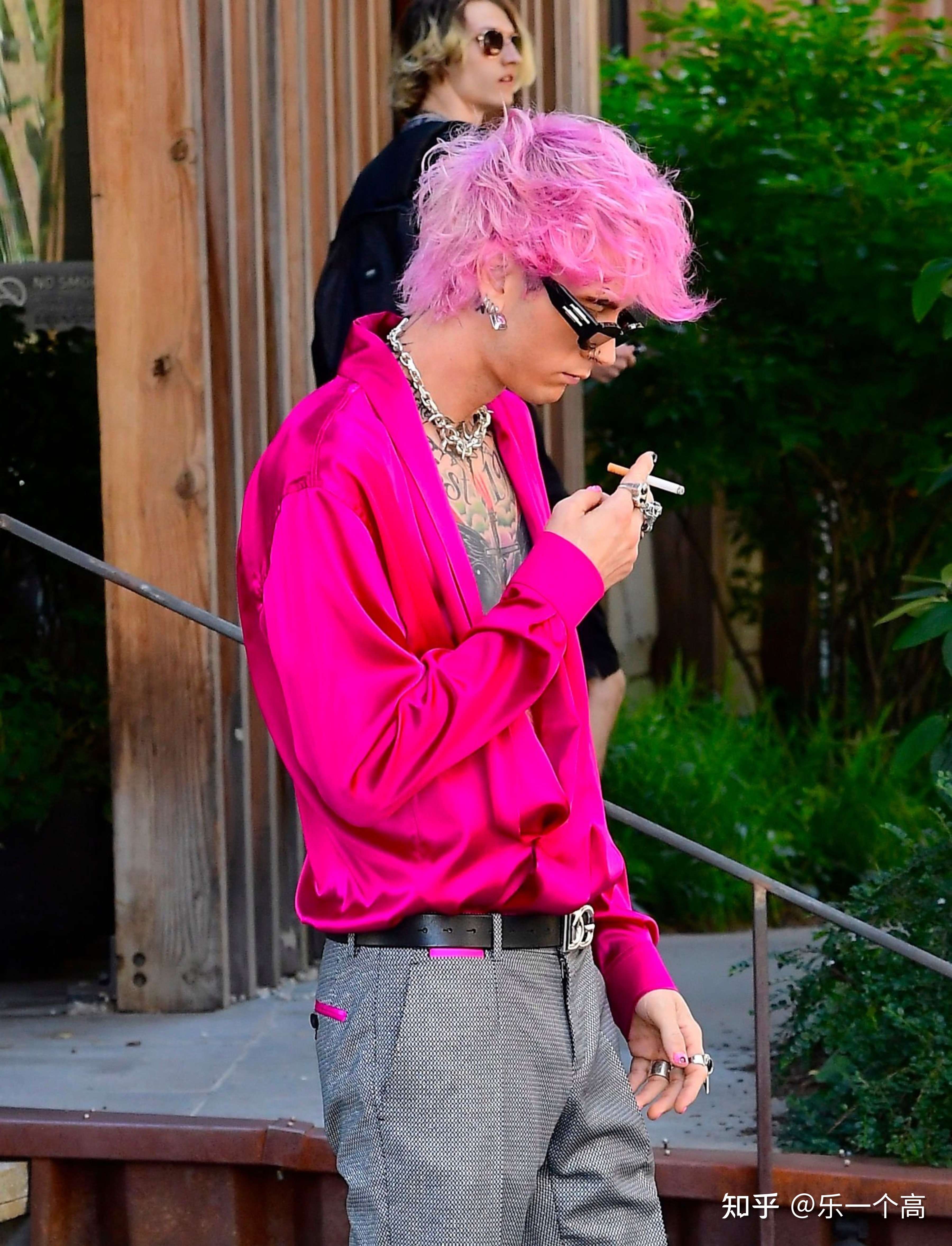 乐一个高 的想法: machine gun kelly在纽约录制新节目现场… - 知乎