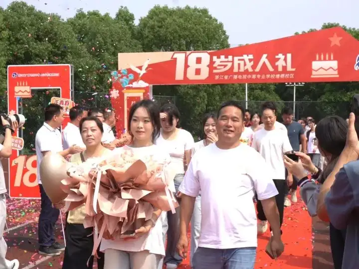 正青春 向未来 | 2025塘栖校区高三成人礼(图28)