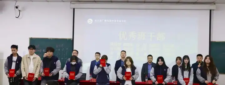 【活力校园】乐育五色铸根基 表彰先进启新程 | 富阳校区春季开学典礼暨表彰大会(图8)