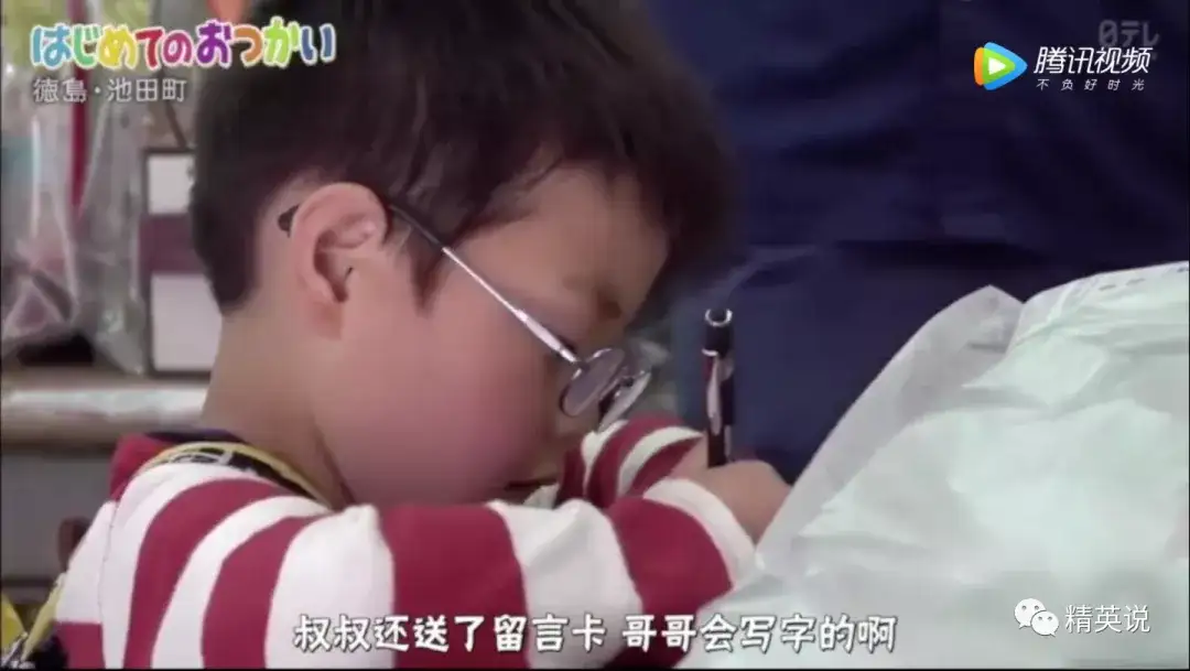 4岁男孩带2岁弟弟独自出门买花 却不小心弄哭所有成年人 知乎