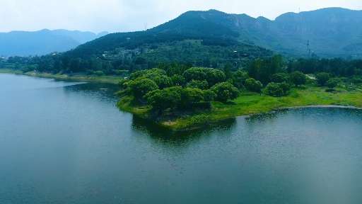 位于济南市南部山区,锦绣川,锦阳川,锦云川三川汇流的玉符河河口,始建