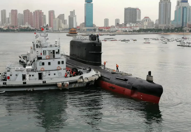 常规潜艇居然能发射核导弹中国长城200潜艇退役移交博物馆