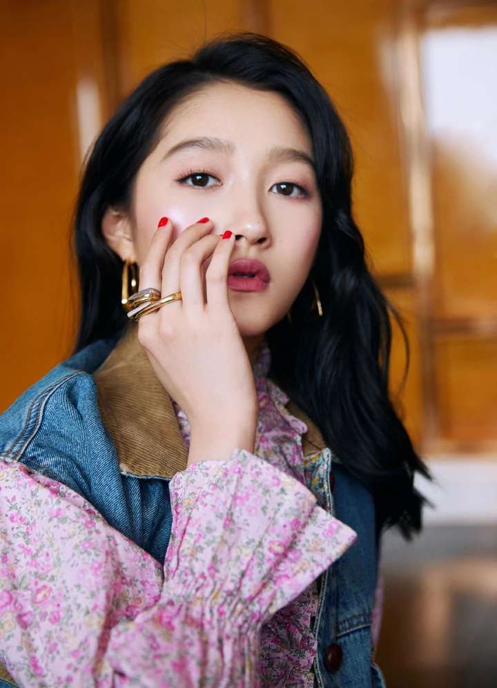 关晓彤壁纸第40期可爱吃货林晓曦盛世美颜爱丽丝