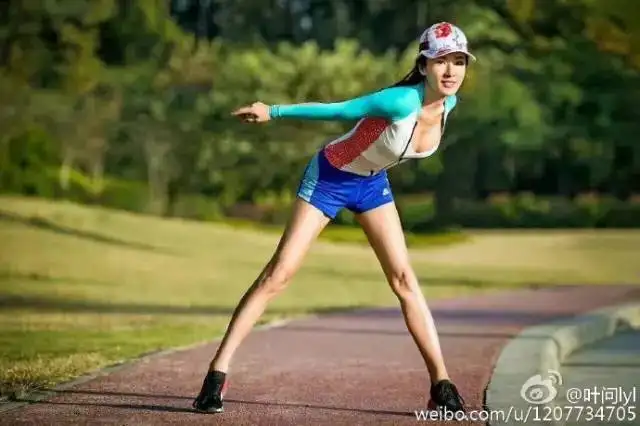 罗宇无声她30岁开始健身50岁身材秒杀维密超模如今比20岁还要美