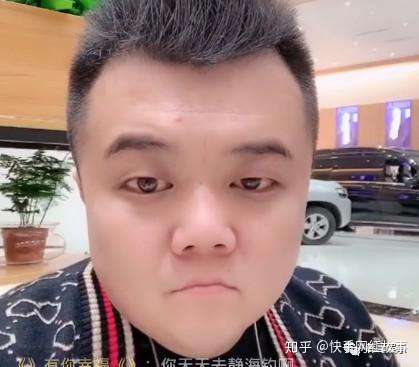小胖直播谈起二驴称,当初签约木森,后来木森大哥说想回去自己玩,问