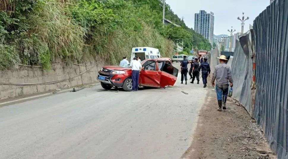 遇山体落石加速还是弃车 别犹豫 收好这份落石逃生指南 知乎