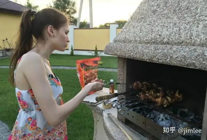 “欧洲子宫”的穷国乌克兰现状，带你看看真实的乌克兰（乌克兰贫穷吗）