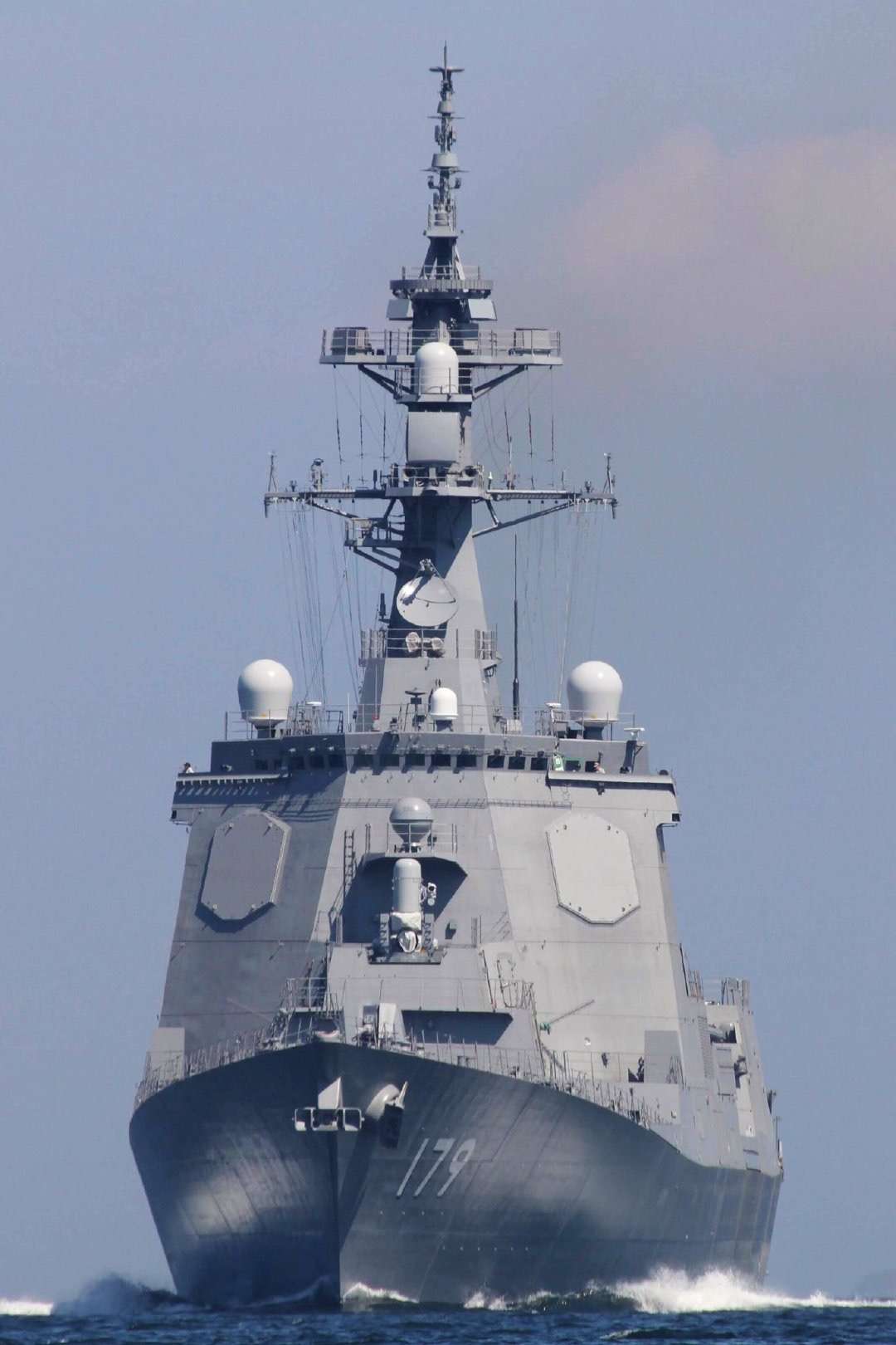 没有新的好看的大军舰,这个世界真是无聊得很.