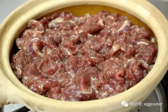 香菇滑鸡煲仔饭与牛肉煲仔饭 煲仔饭为什么一定要用腊肠 我就不 知乎