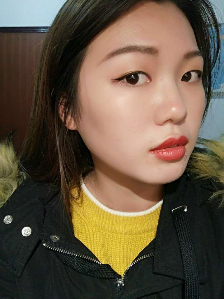 厚嘴唇女生怎么涂口红能显得好看?