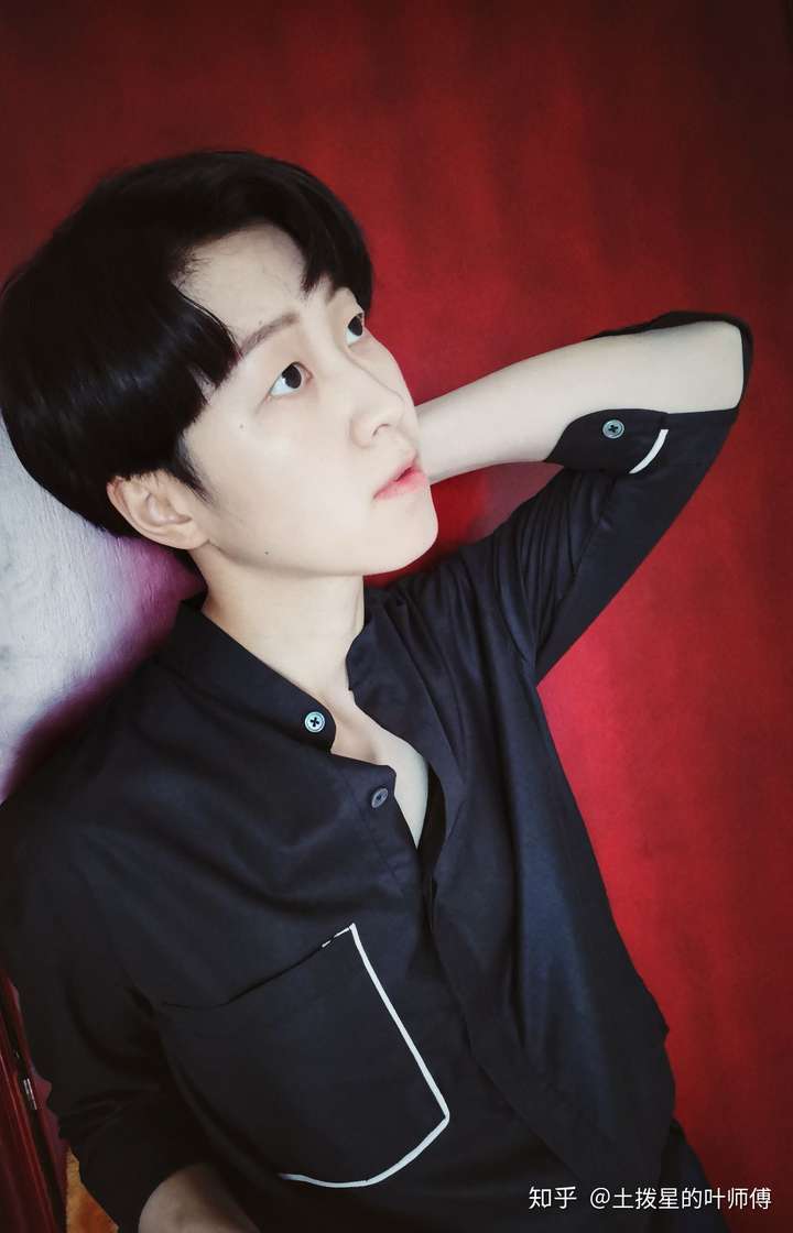 短发中性的女生该怎么化妆