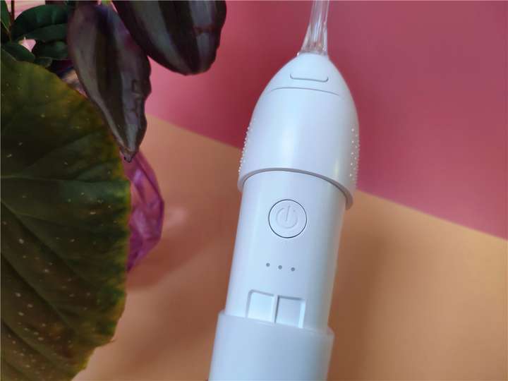 秒秒测便携式智能冲牙器——齿间洁净,一按即可