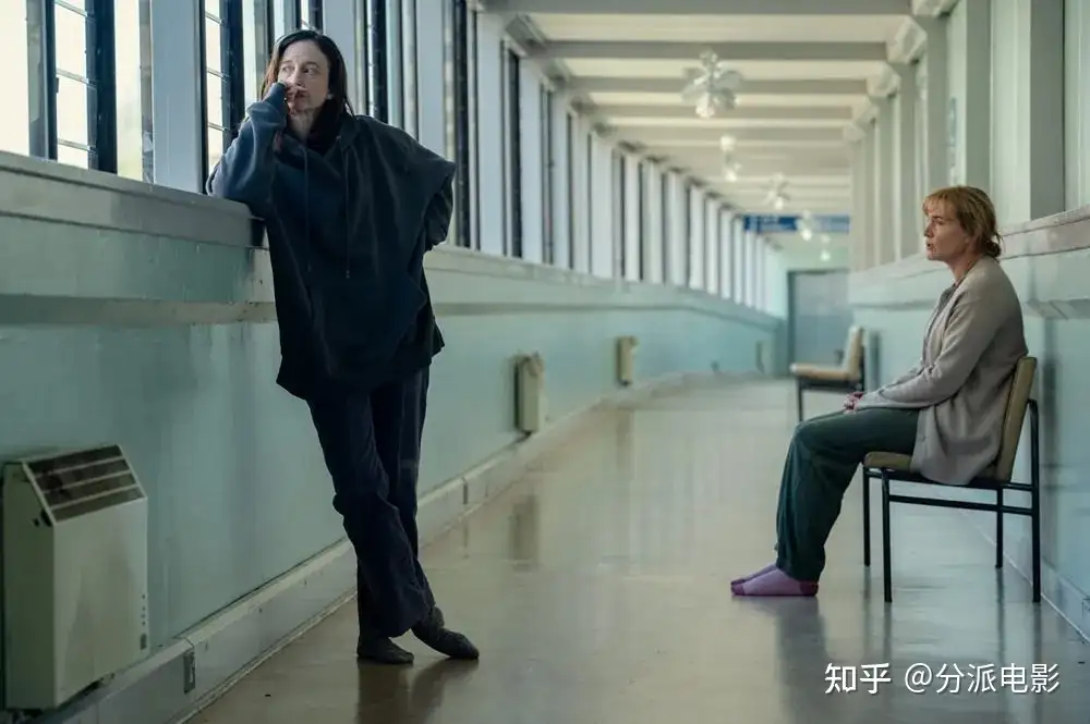 《再见琼》凯特·温斯莱特导演首秀，成功还是失败？