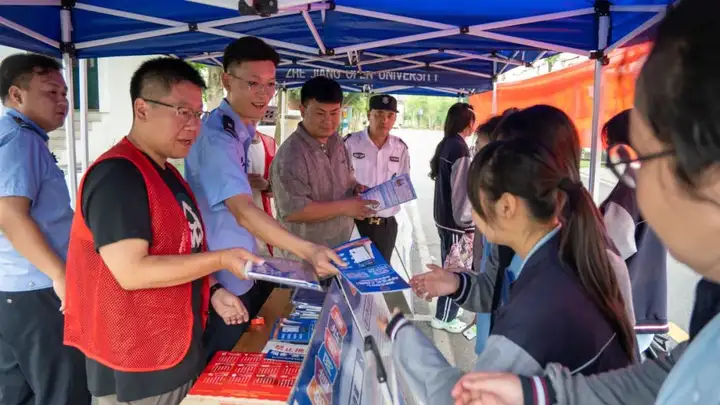 筑牢反诈“防护墙” 共筑校园 “安全网”丨富阳校区开展网络安全反诈宣传活动(图3)