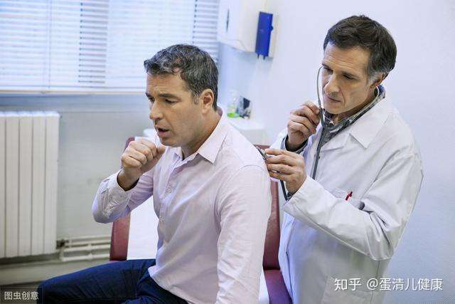 肺癌患者容易出现肺部感染 这种叩背排痰手法 家属一定要学会 知乎